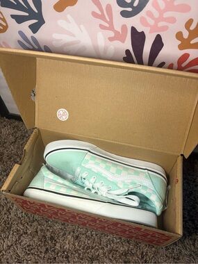 Vans Ward Checkerboard Sneakers Women’s 5